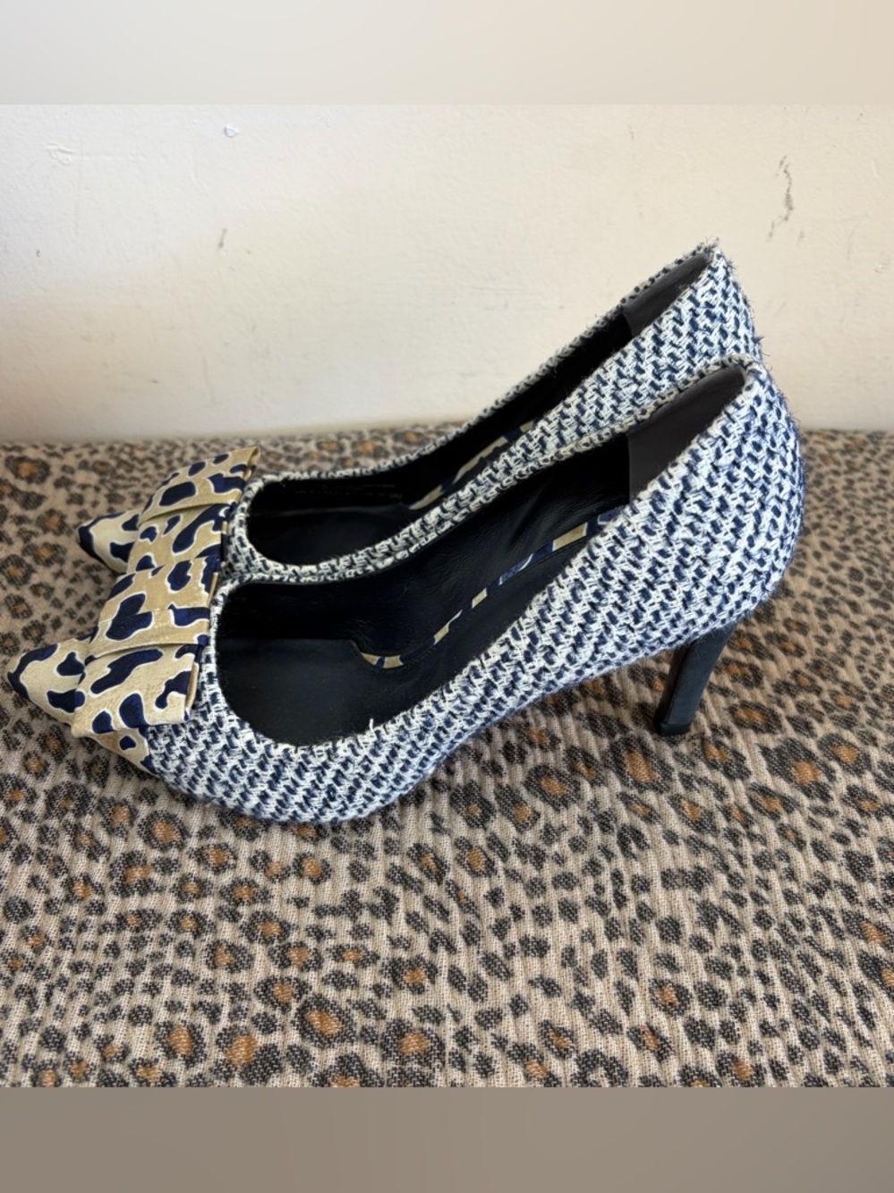 Tory Burch Cleo Tweed Pumps featuring silk bow heels in a navy blue - Picture 5 of 12